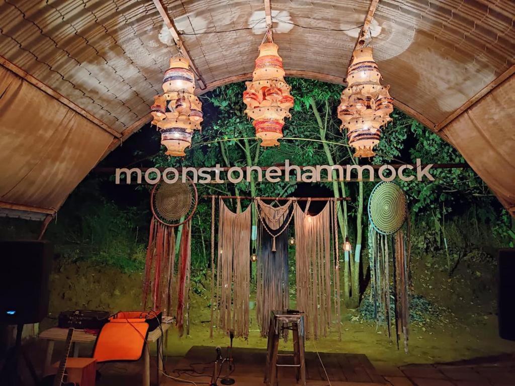 ホテル Moonstone Hammock Alibaug アリバグ エクステリア 写真